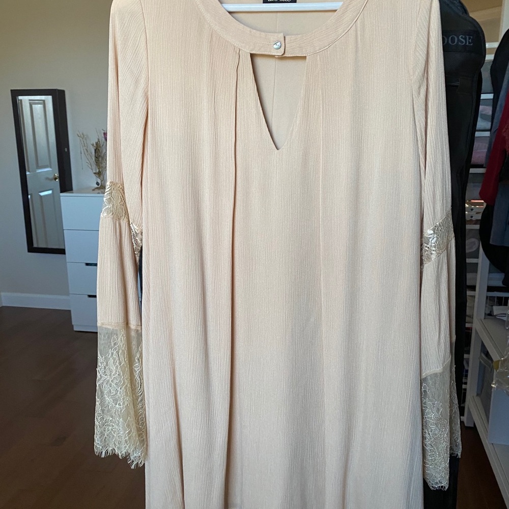 Flowing cute lace dress